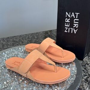 Naturalizer Peach molded Thong Sandals NEW 6.5